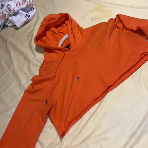 Orange cropped hoodie with wide bellbottom sleeves - Picture 2 of 2